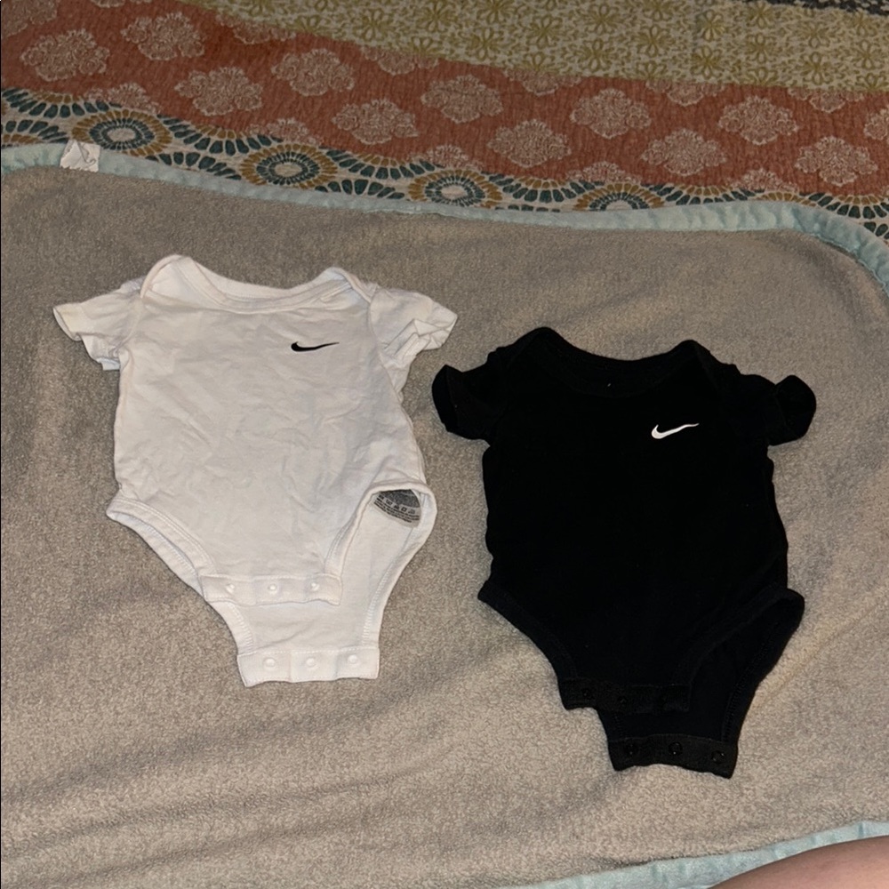 Nike 3 Month One Piece Set - Black and White.